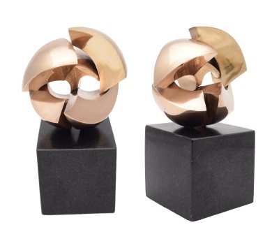 Lote 10 — Par de esculturas em bronze — Esferas seccionadas